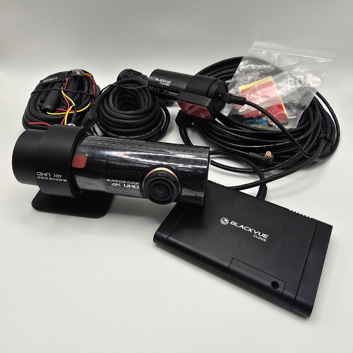 BlackVue DR900X-2CH Plus 4K UHD Dual Dash Cam + CM100GLTE Module + 32GB SD